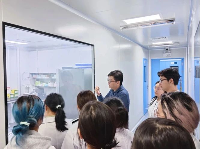 以知促行、以行求知——成都医学院走进中科奥格参观学习