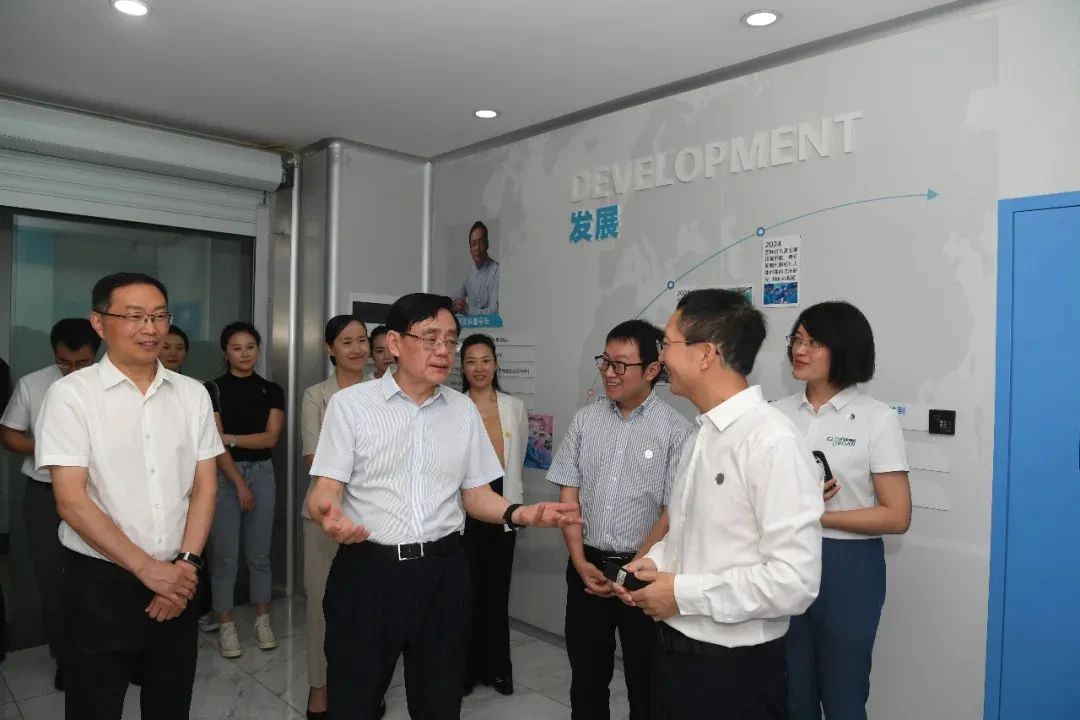 农工党中央主席何维调研中科奥格异种器官移植发展